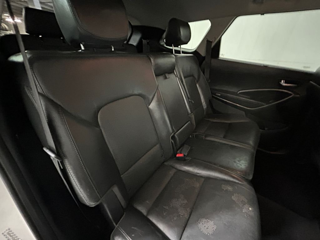 Used 2019 White Hyundai SE image 17