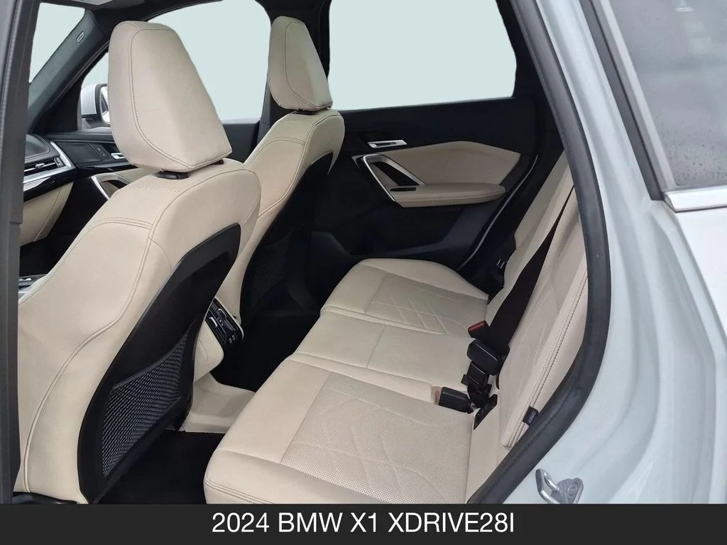 Used 2024 White BMW xDrive28i image 17