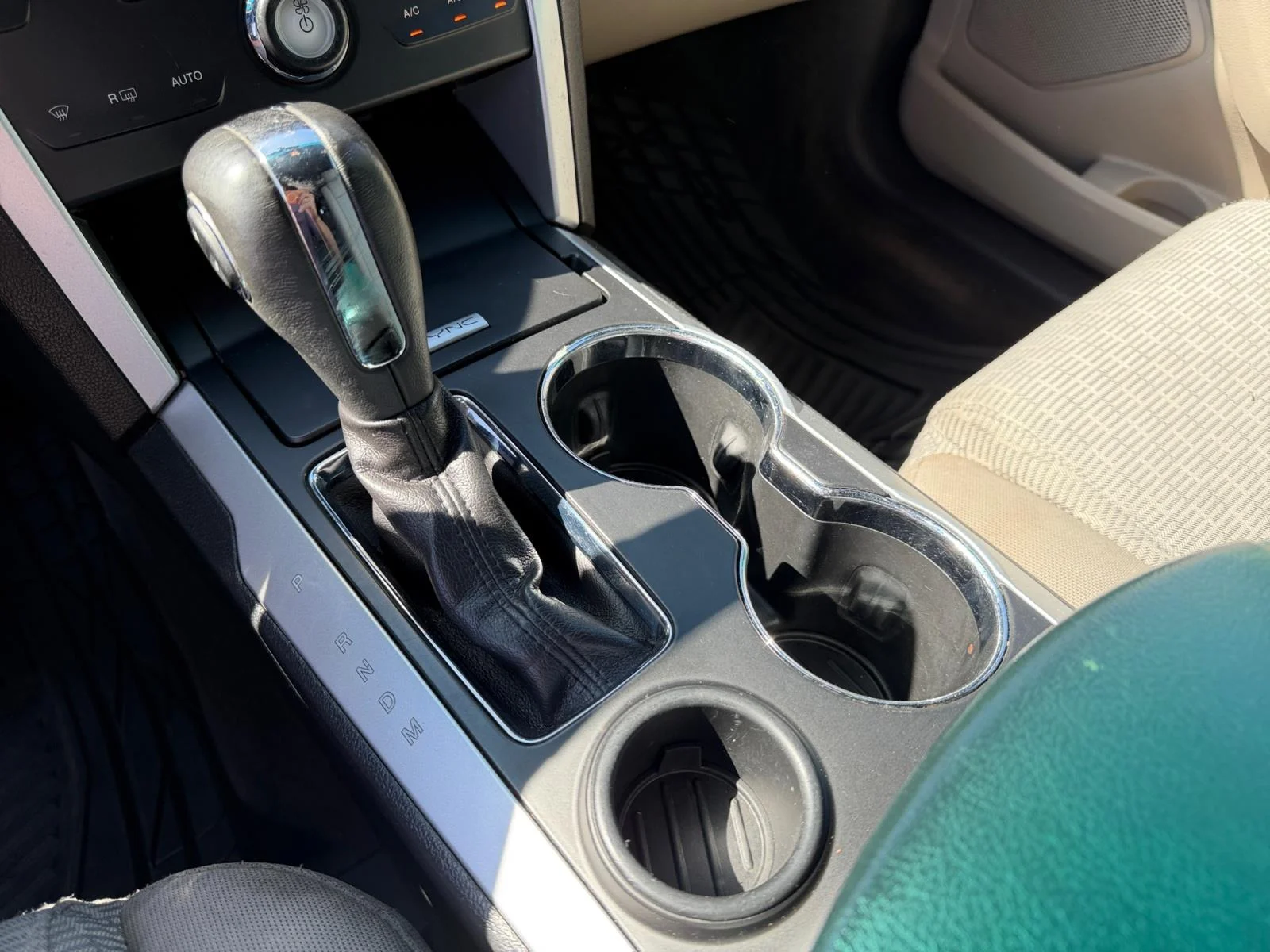 2015 Ford Explorer XLT - Photo 24