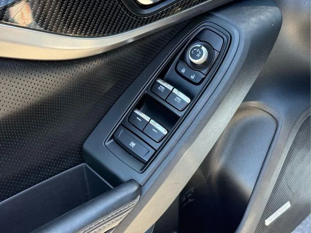 Used 2018 Blue Subaru 2.0i Limited image 16