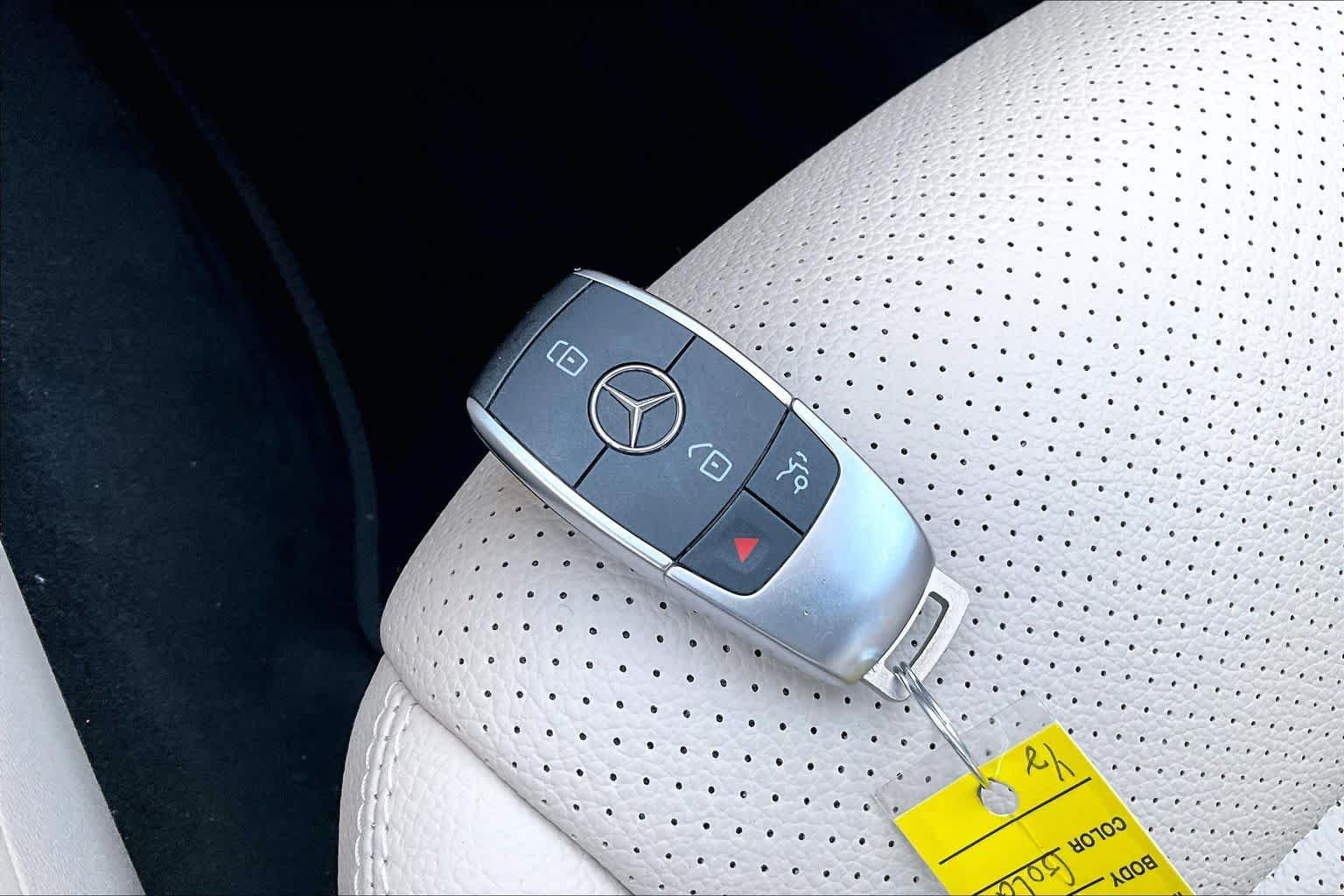 Used 2022 Mojave Silver Metallic Mercedes-Benz GLC 300 image 12