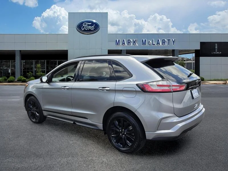 Used 2022 Silver Metallic FORD SE AWD image 3