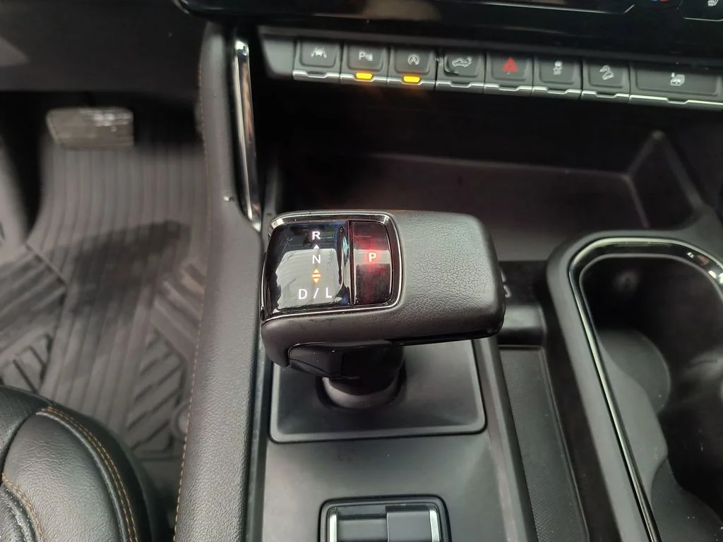 Used 2022 Summit White GMC AT4 image 15