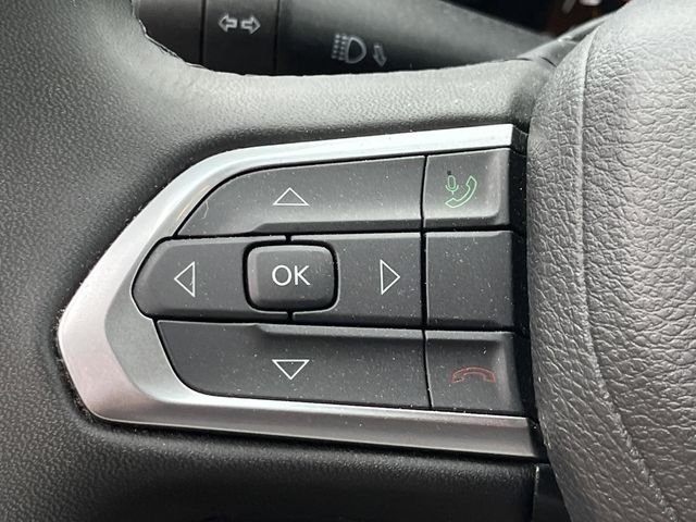 Used 2024 Silver Zynith Metallic Clearcoat Jeep Latitude image 22