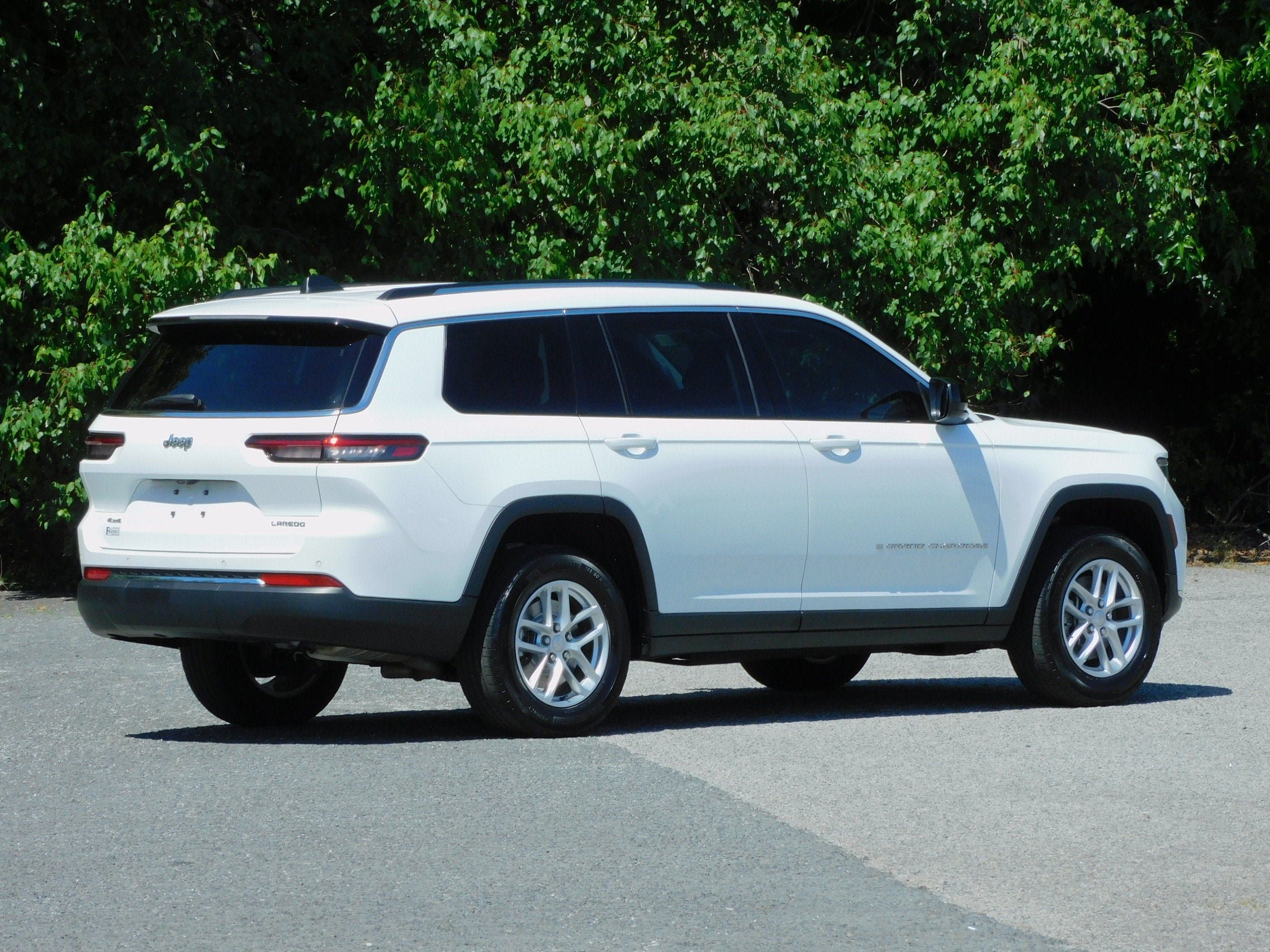 Used 2023 Bright White Clearcoat Jeep Laredo image 32