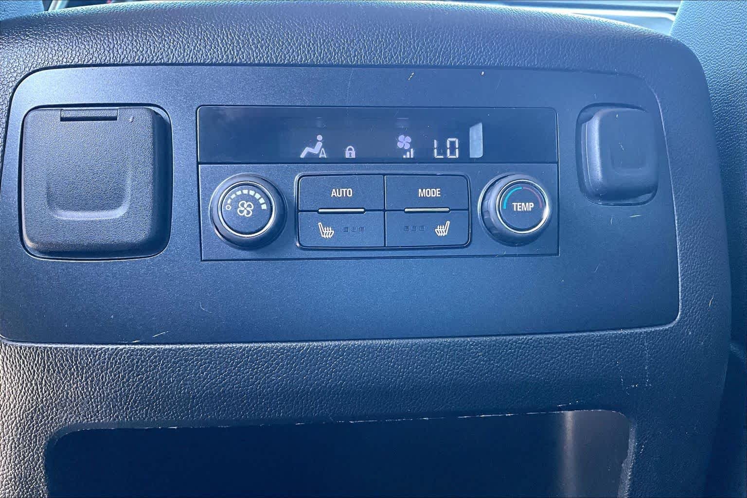 Used 2015 White Diamond Tricoat Chevrolet LT image 33