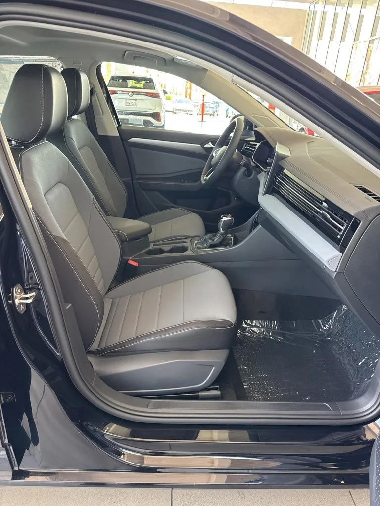 New 2026 Black Volkswagen 1.5T SE image 7