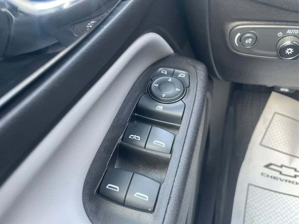 Used 2024 Summit White Chevrolet LT image 32