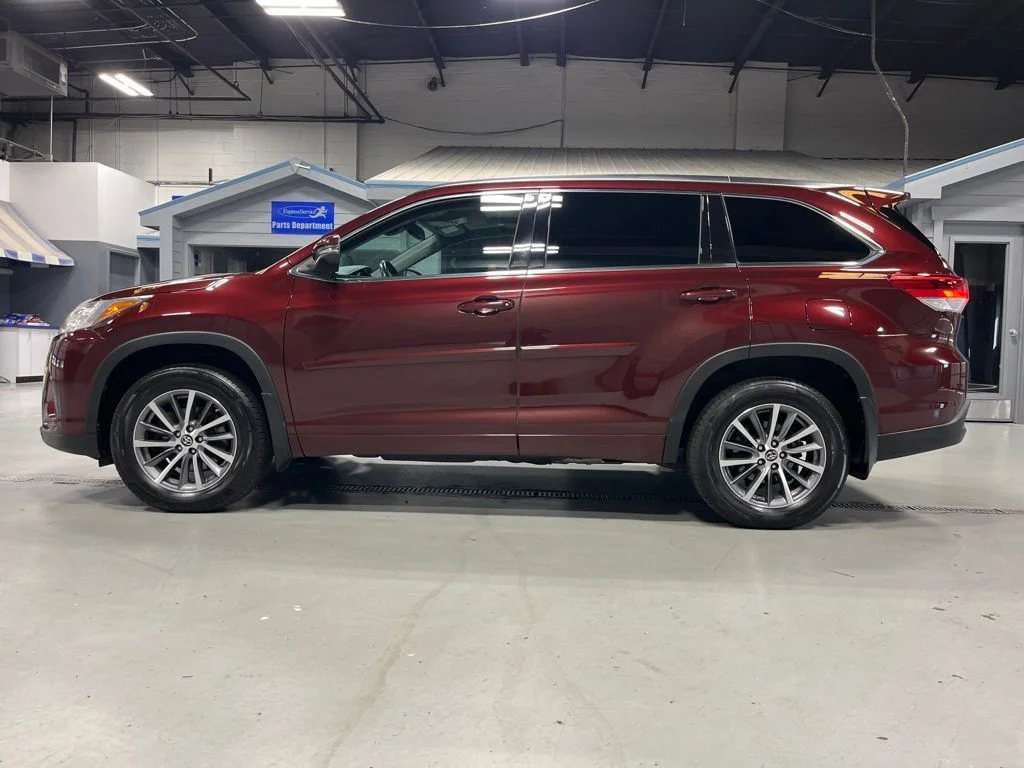 Used 2018 Ooh La La Rouge Mica Toyota XLE image 4
