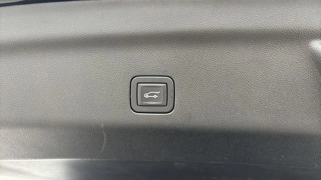 Used 2025 Black Chevrolet Z71 image 30