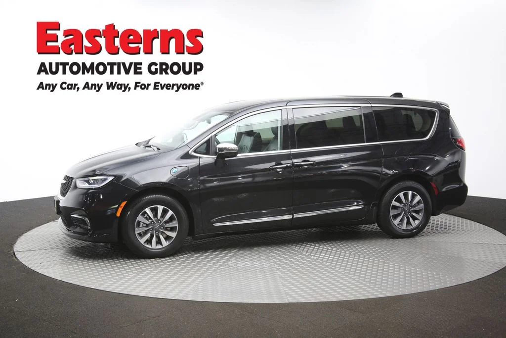 Used 2023 Black Chrysler Limited image 62