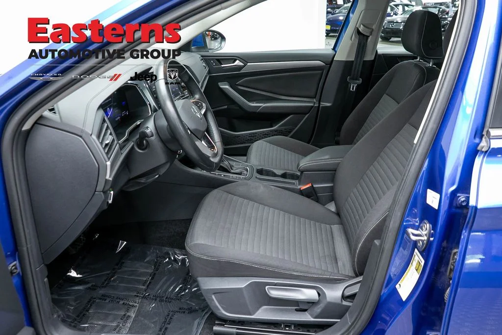 Used 2023 Black GMC SLE image 38