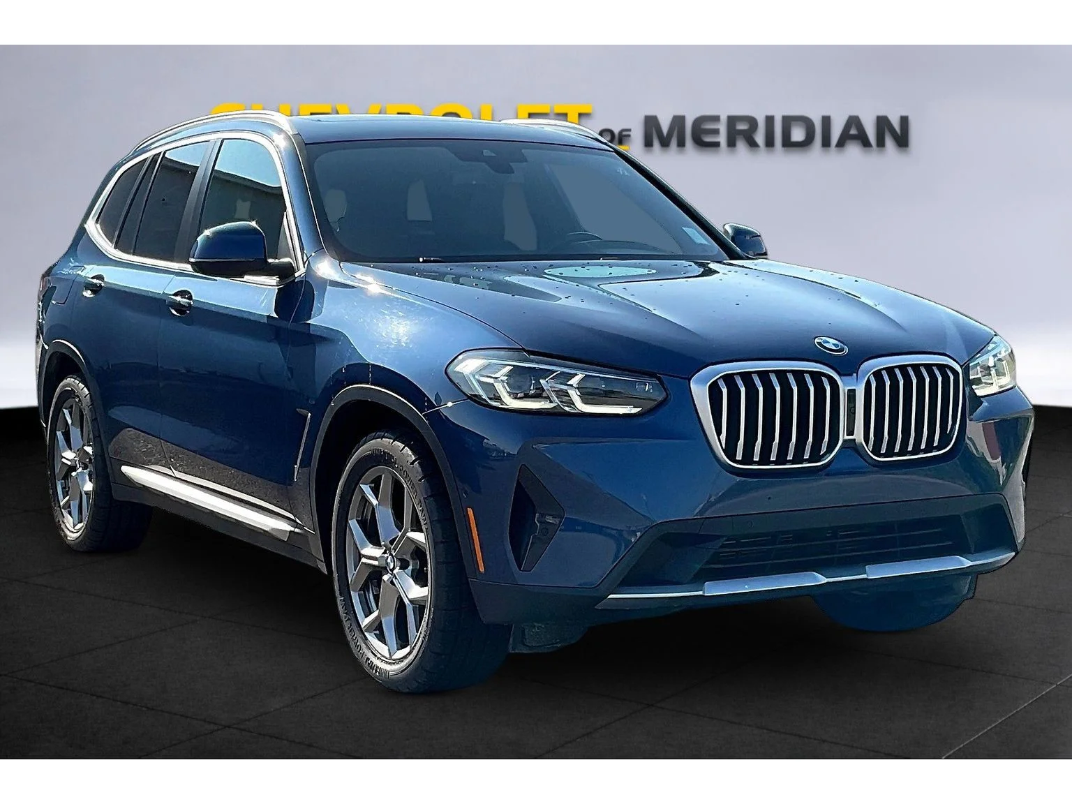 Used 2024  BMW sDrive30i image 1