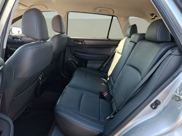 Used 2016 Silver Subaru 2.5i image 10