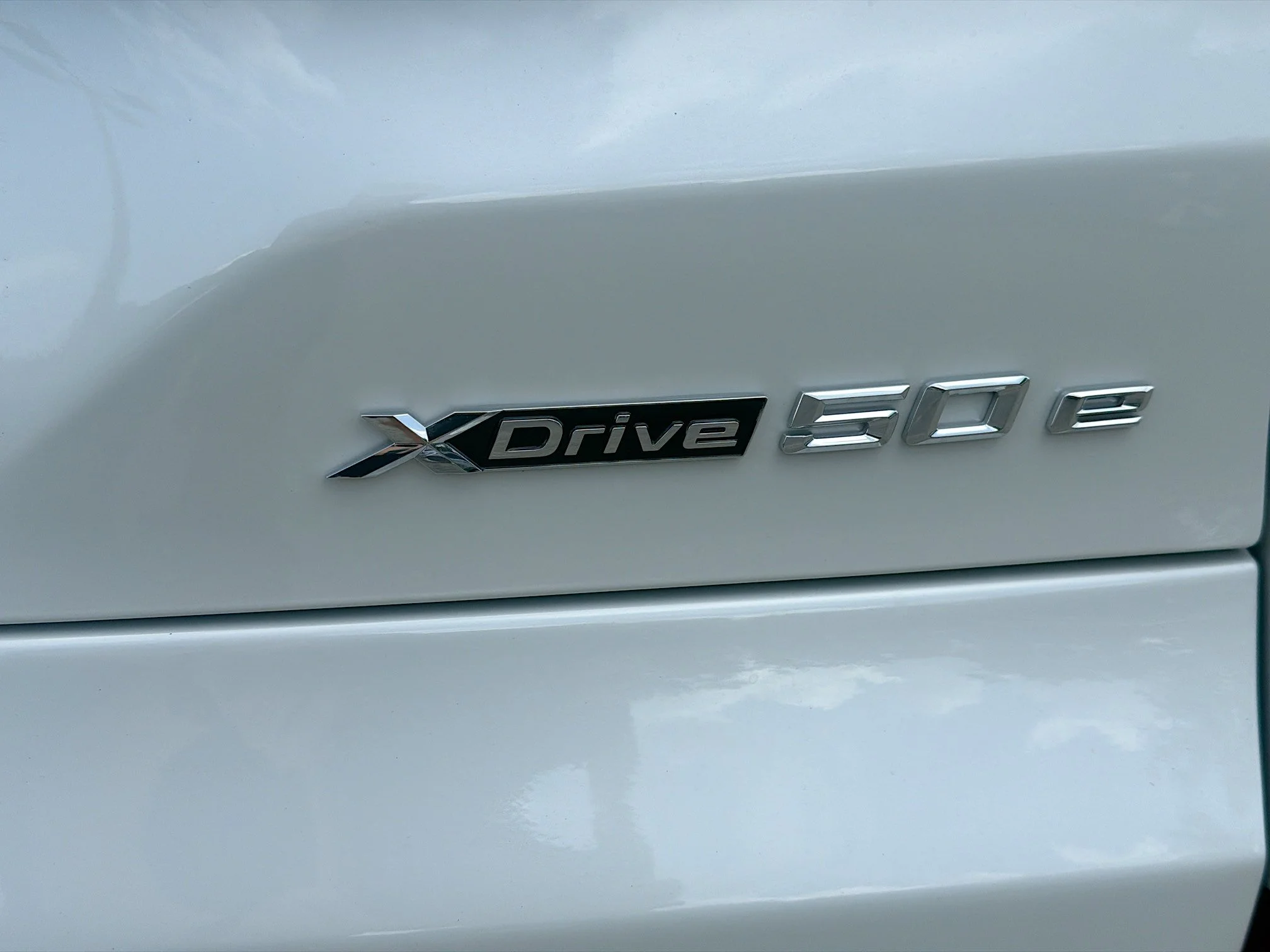 New 2026 Mineral White Metallic BMW xDrive50e image 11