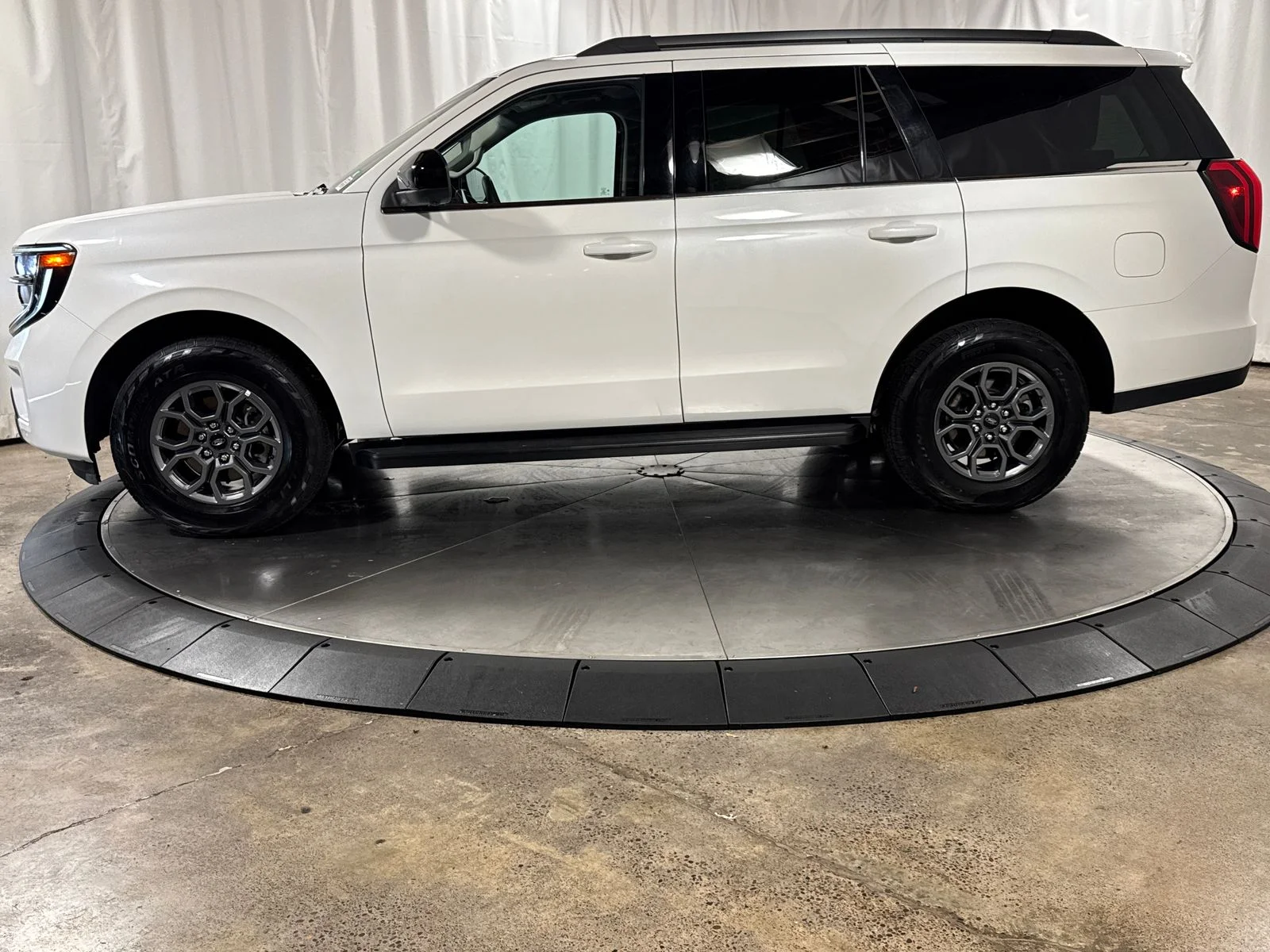 2025 Ford Expedition Active - Photo 8