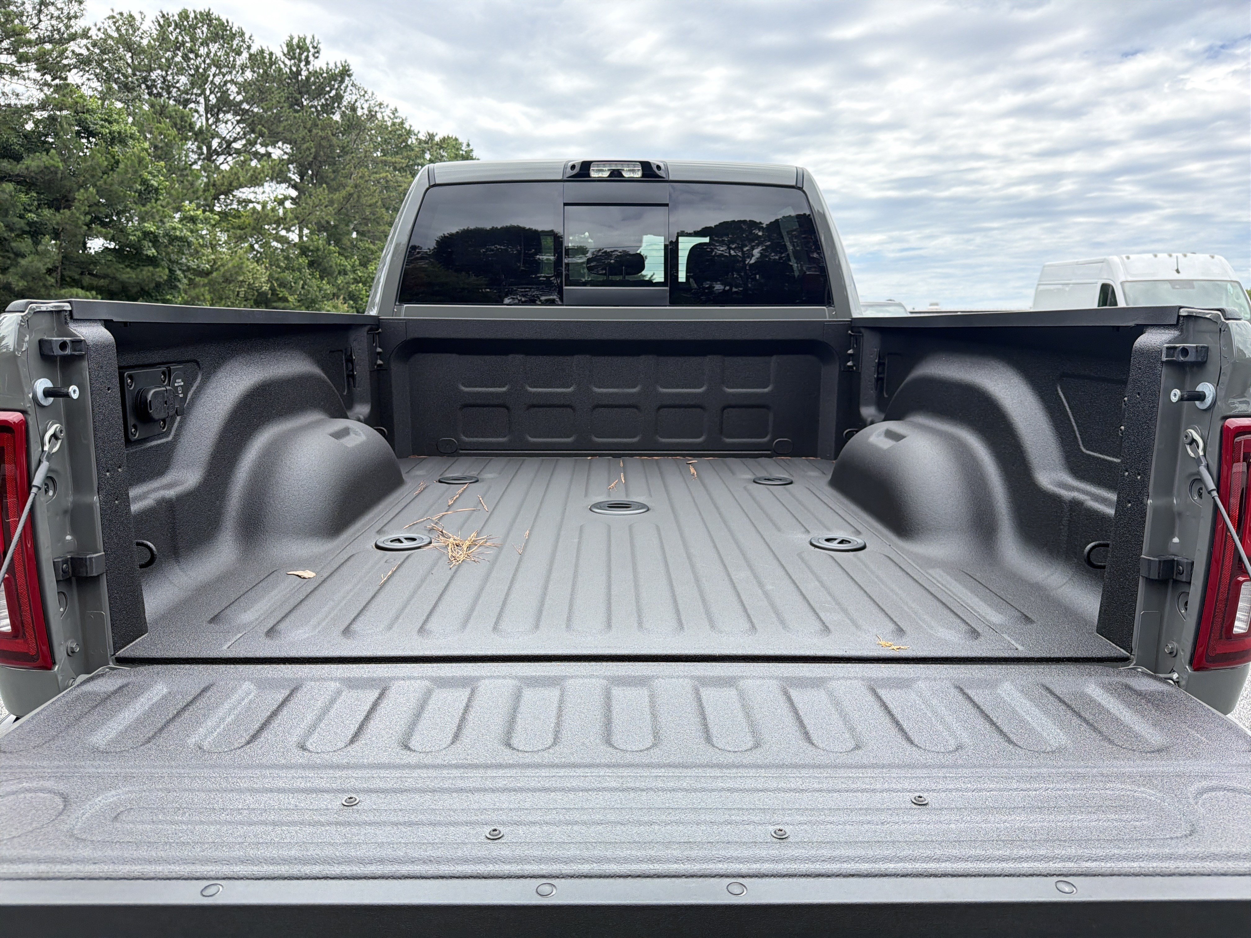New 2026 Ceramic Gray Clear-Coat Exterior Paint RAM Laramie image 22