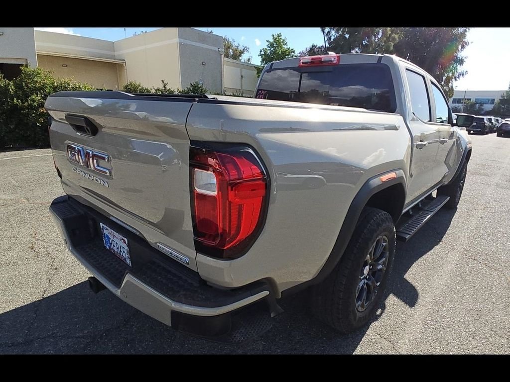 Used 2024  GMC Elevation image 5