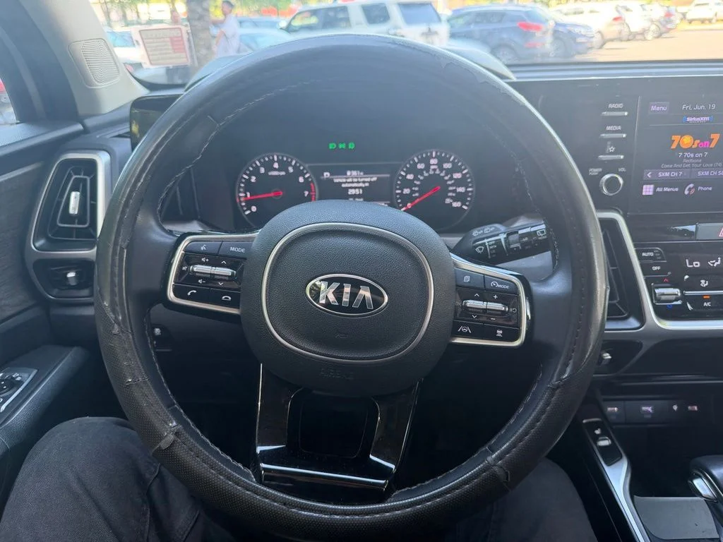 Used 2021 Crystal Beige Kia EX image 18