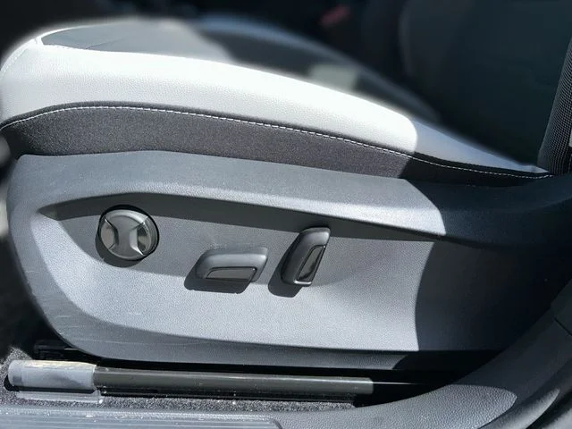 2025 Volkswagen Taos SE - Photo 13