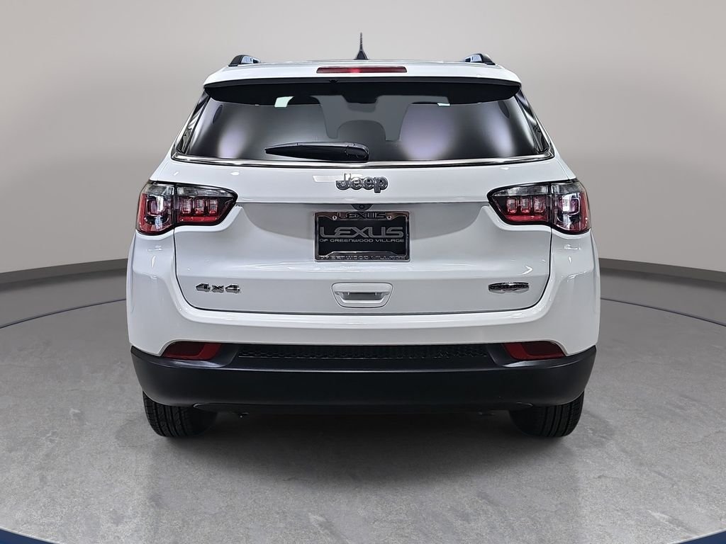 Used 2024 White Jeep Latitude image 7