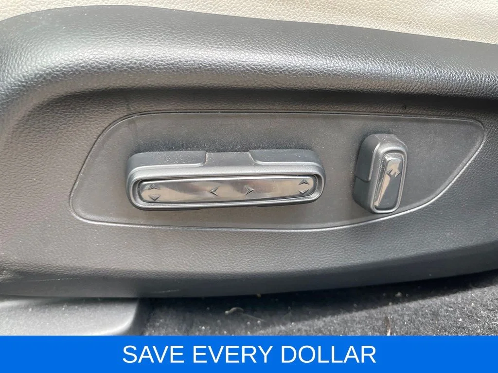 Used 2024 White Honda EX-L image 21