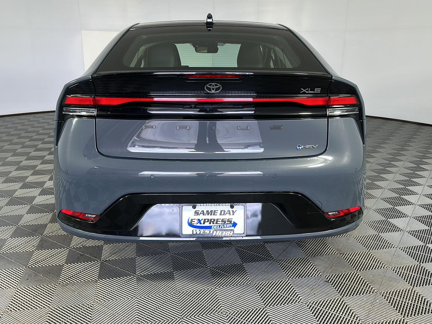 Used 2023 Guardian Gray Toyota XLE image 6