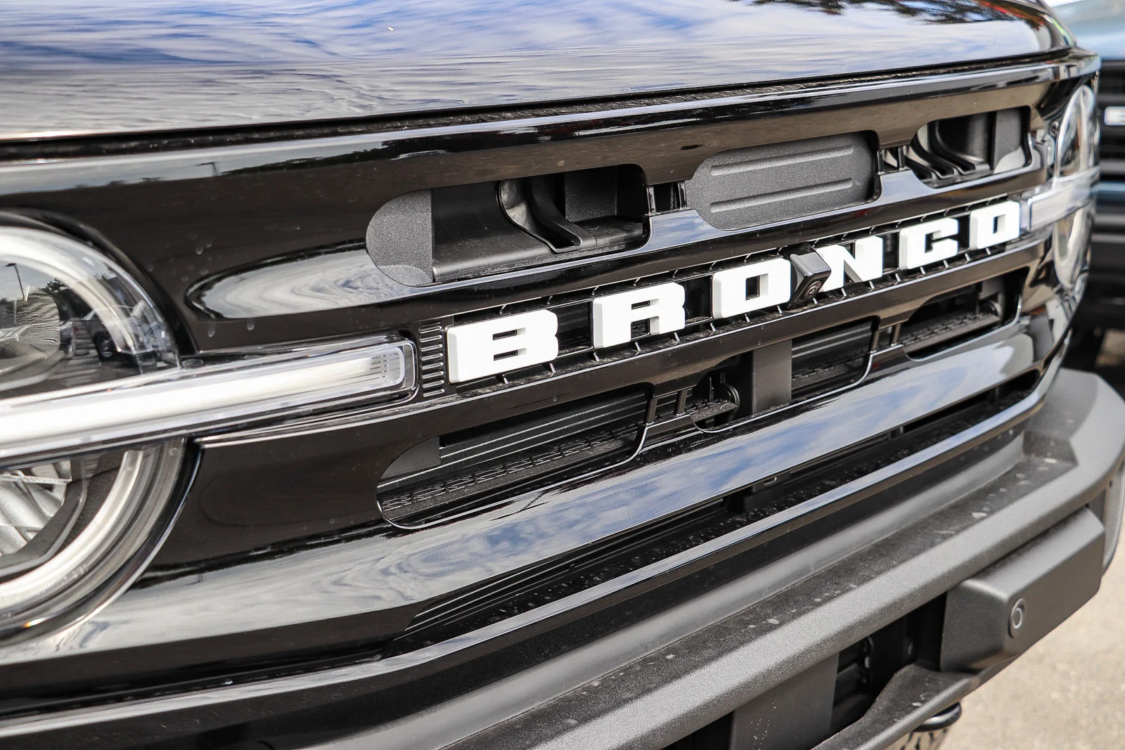 New 2026 Shadow Black Ford Outer Banks® image 5