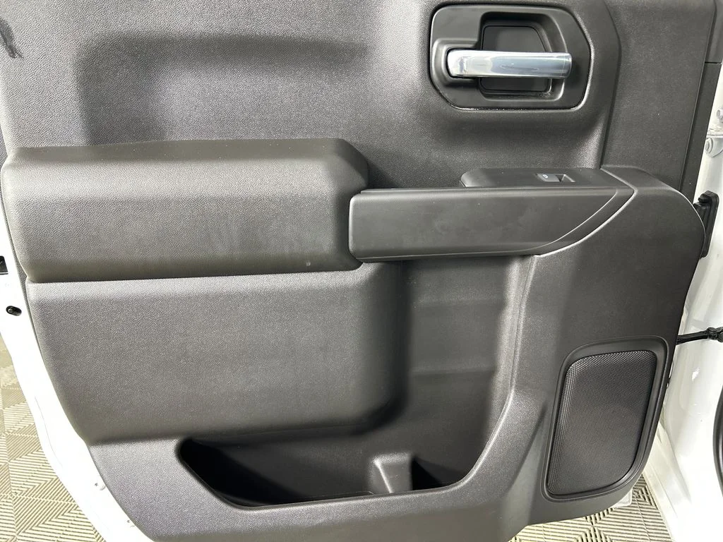 Used 2022 White Chevrolet LT image 17