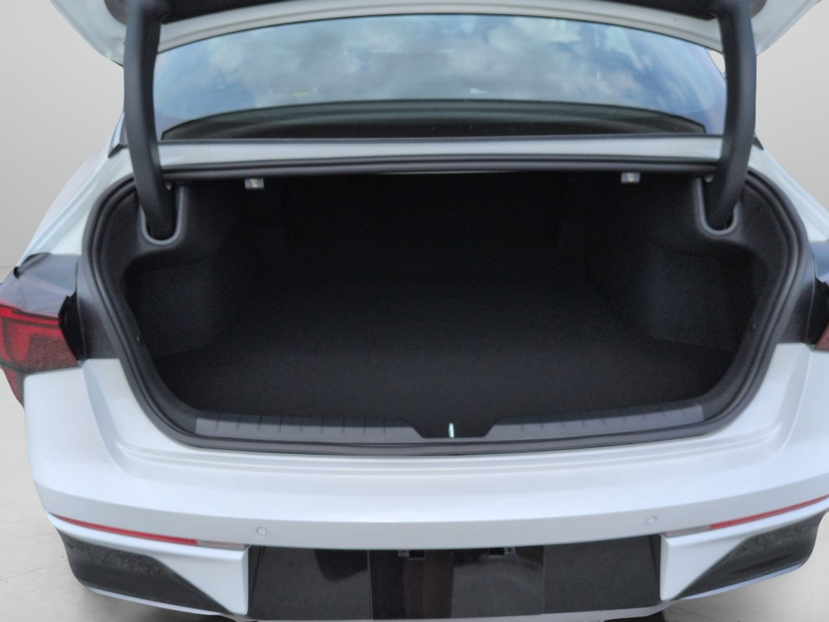 New 2026 Snow White Pearl Kia GT-Line image 42