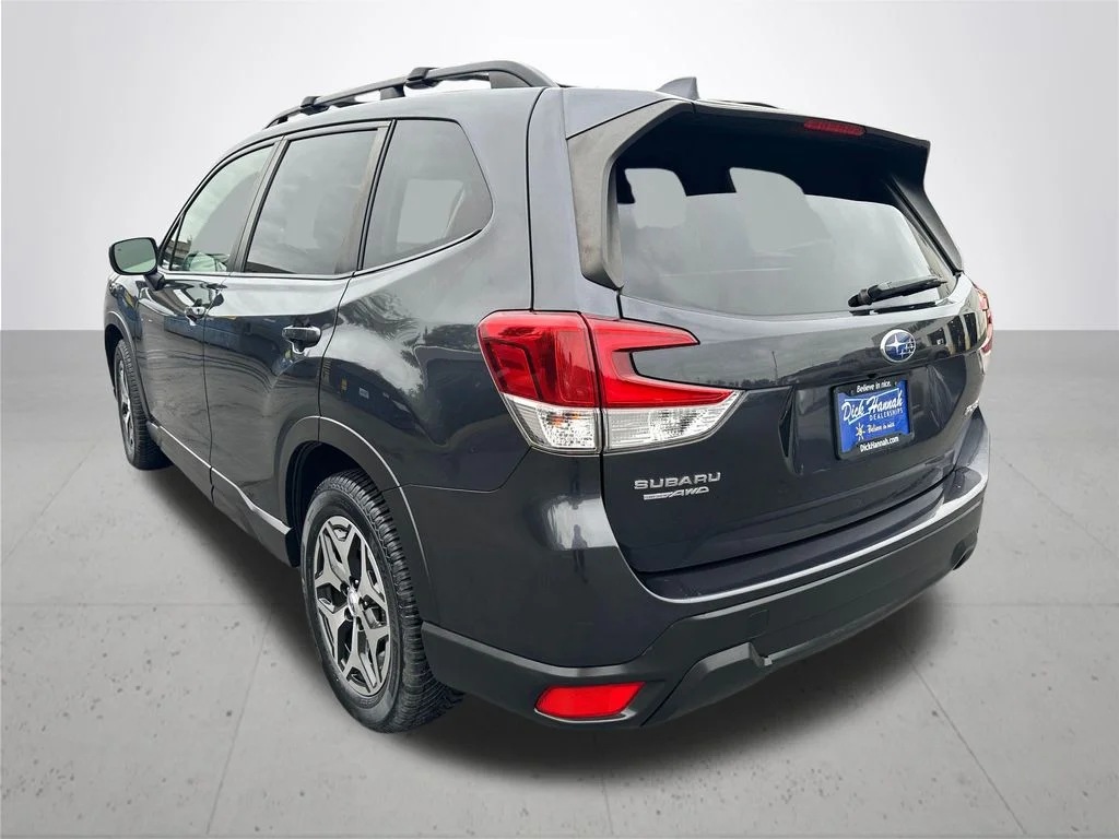 Used 2019 Gray Subaru Premium image 9