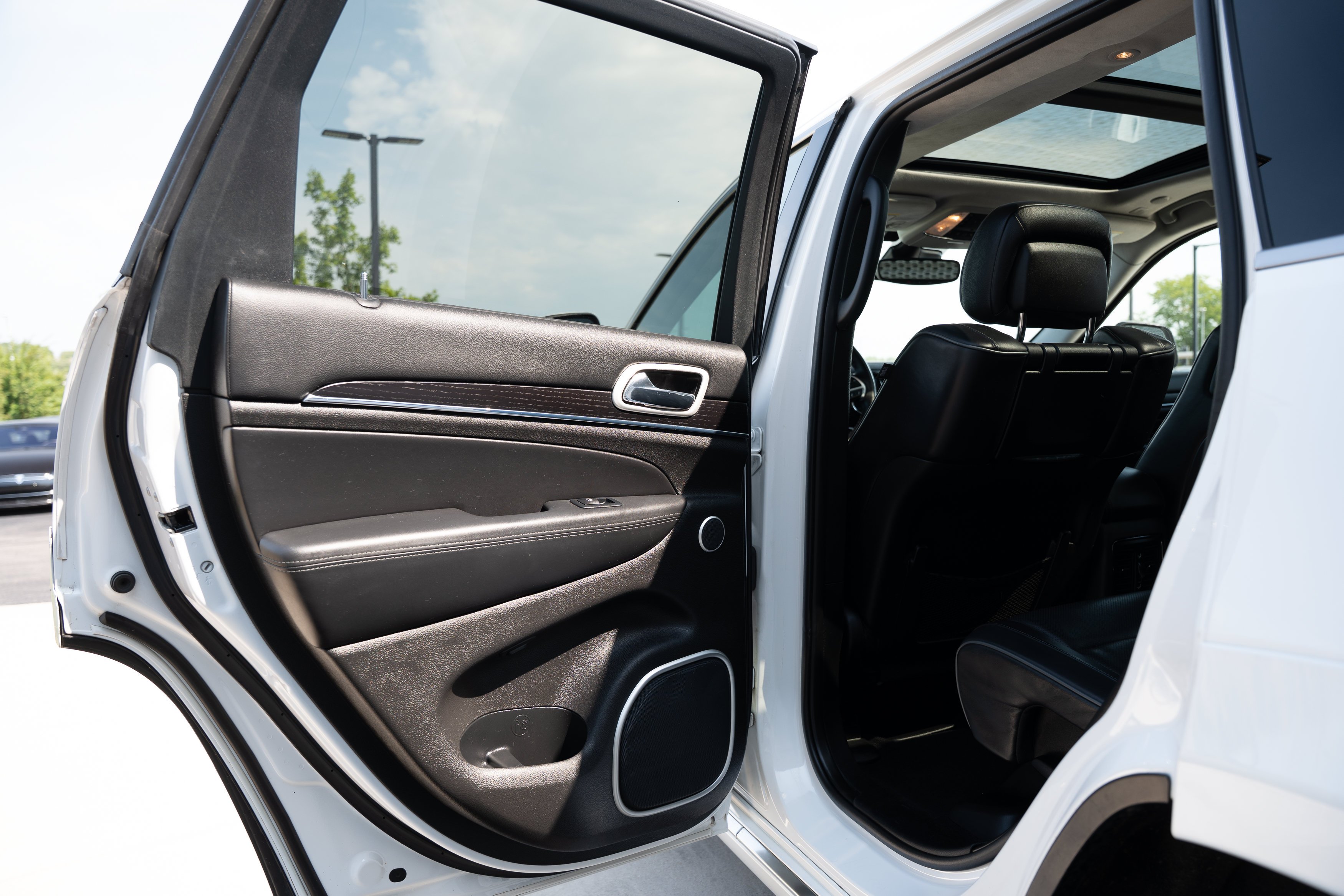 Used 2020 Bright White Clearcoat Jeep Summit image 25