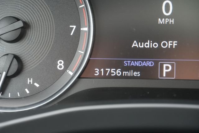 Used 2023 White INFINITI LUXE image 32