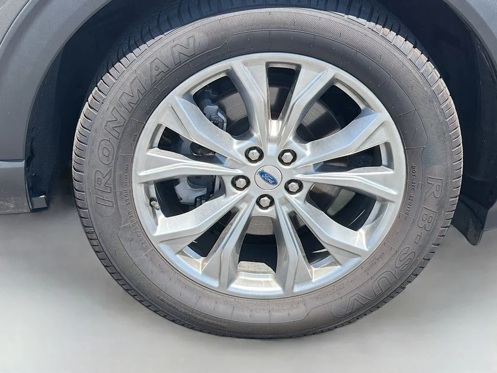 Used 2024 Gray Metallic Ford Limited image 10