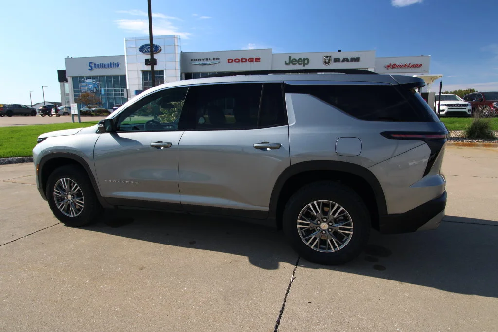 Used 2025 Gray Chevrolet LT image 19