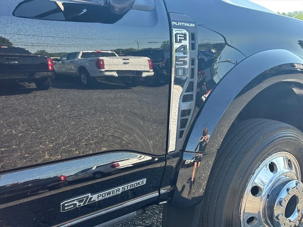 2023 Ford F-450 Super Duty Platinum - Photo 11