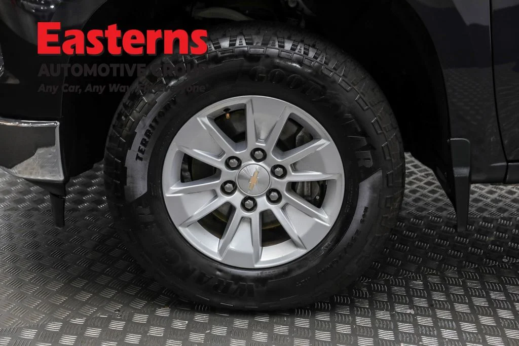 Used 2023 Gray Chevrolet LT image 33