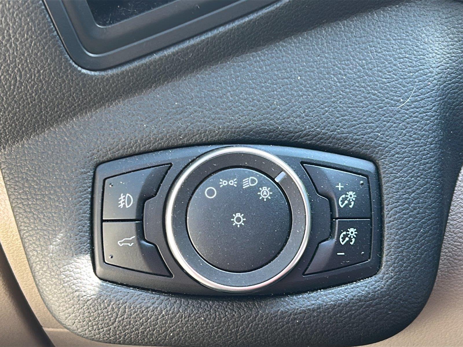 Used 2017 Magnetic Ford SE image 13