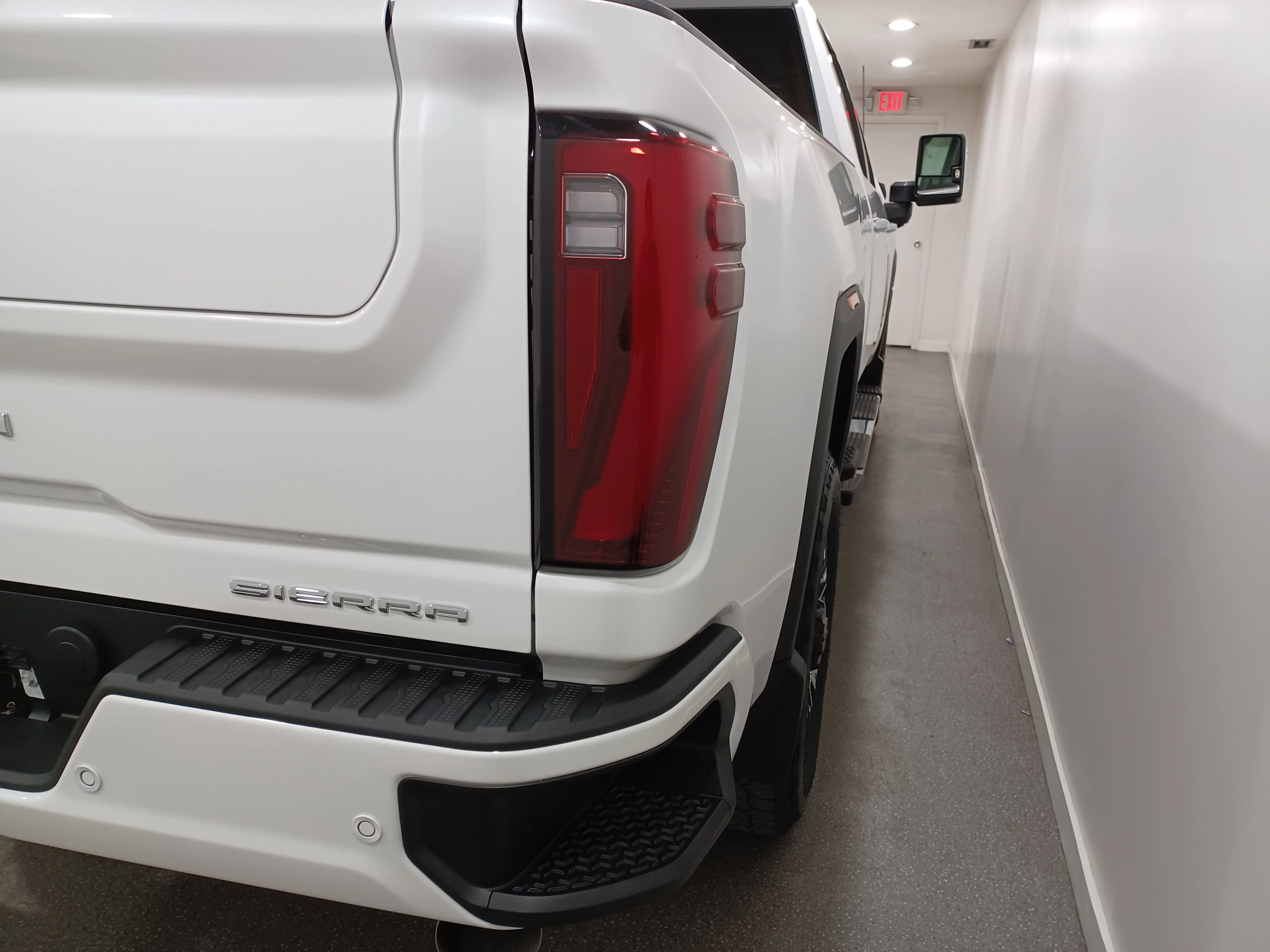 Certified Used 2025 White Frost Tricoat GMC Denali 4WD*No Lux Tax | 6.6L Duramax Diesel | Adapt Cruise | Remote Start | Cooled Leather | Tow Pkg image 23