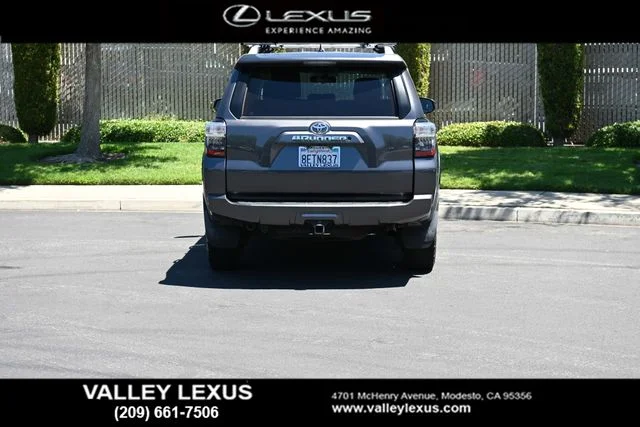 Used 2018 Gray Toyota SR5 image 5