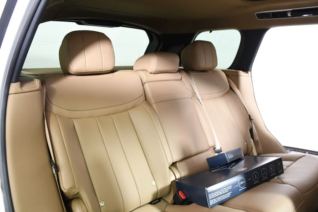 New 2026 Ostuni Pearl Wh Land Rover SE image 22