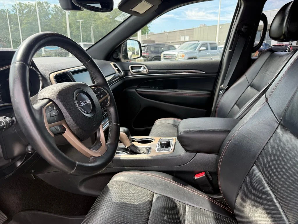 Used 2017 Green Jeep Limited image 4