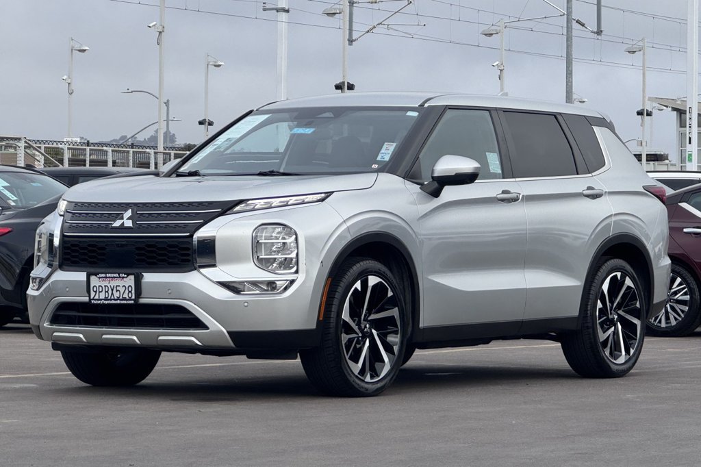 Used 2024 Blue Mitsubishi SE image 8