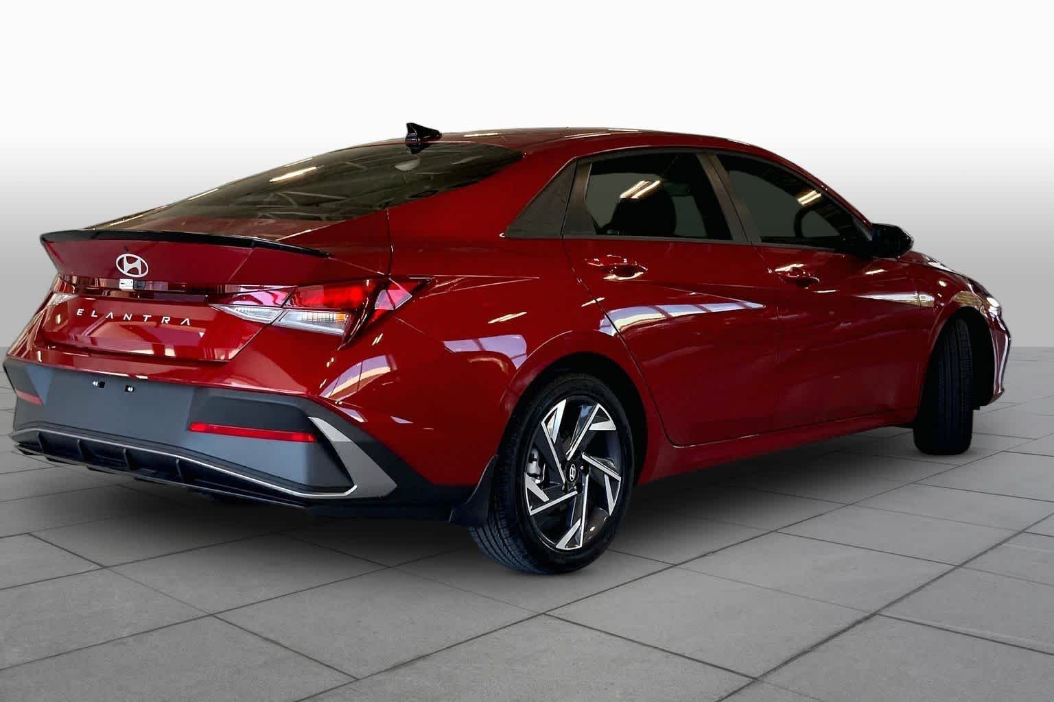 Used 2025 Ultimate Red Hyundai SEL Sport image 12