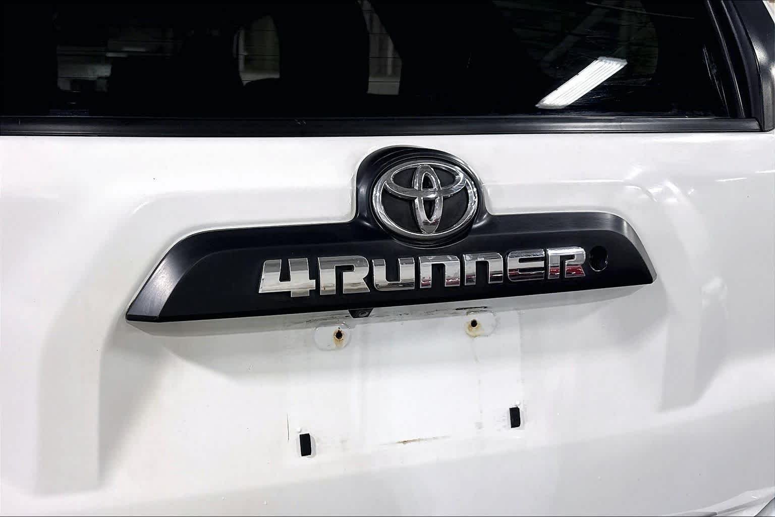 Used 2019 Super White Toyota TRD Off Road image 31