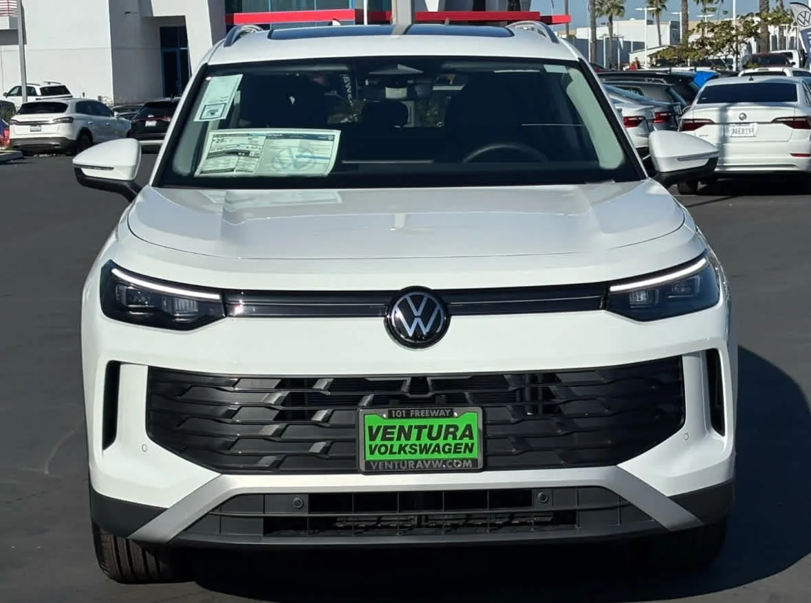 New 2026 PURE WHITE Volkswagen SE image 5