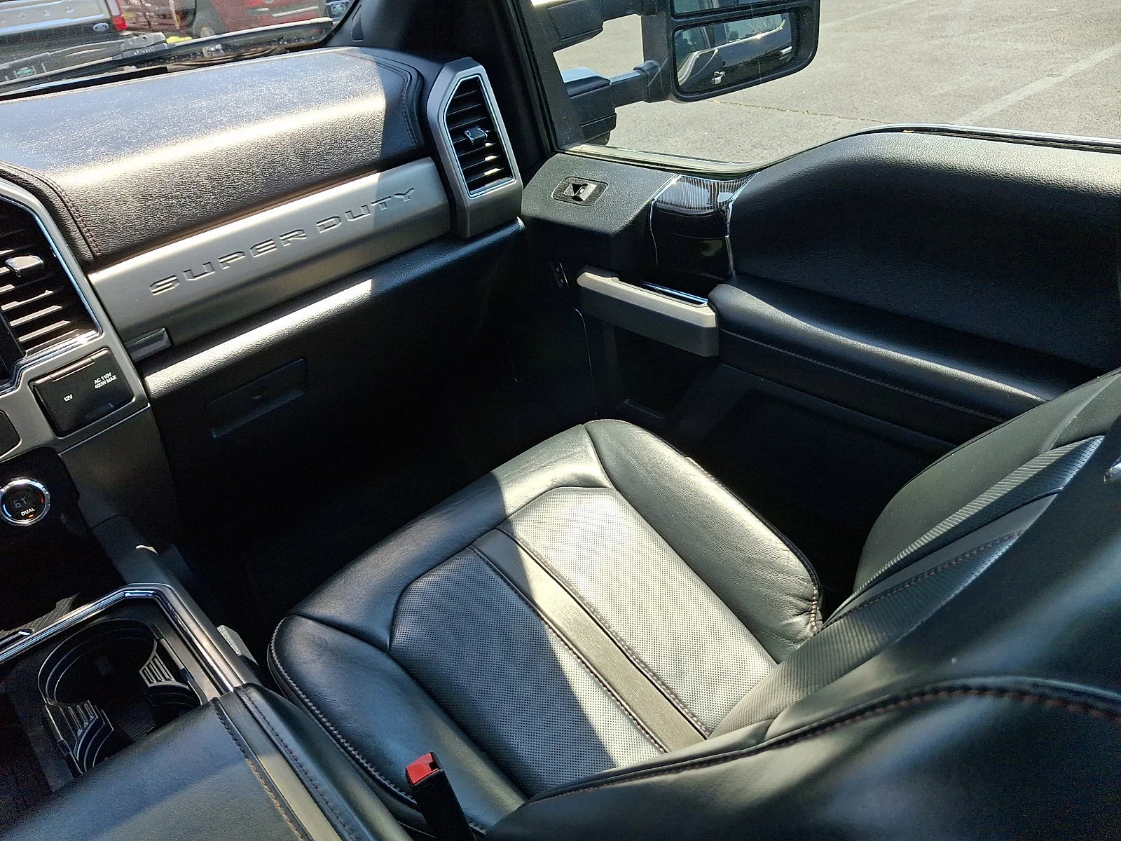 Used 2022 Agate Black Metallic   Um Ford Platinum image 16