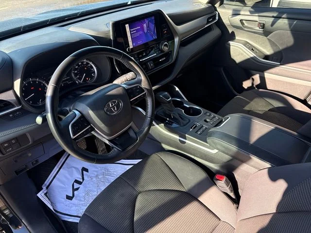 2023 Toyota Highlander LE - Photo 10