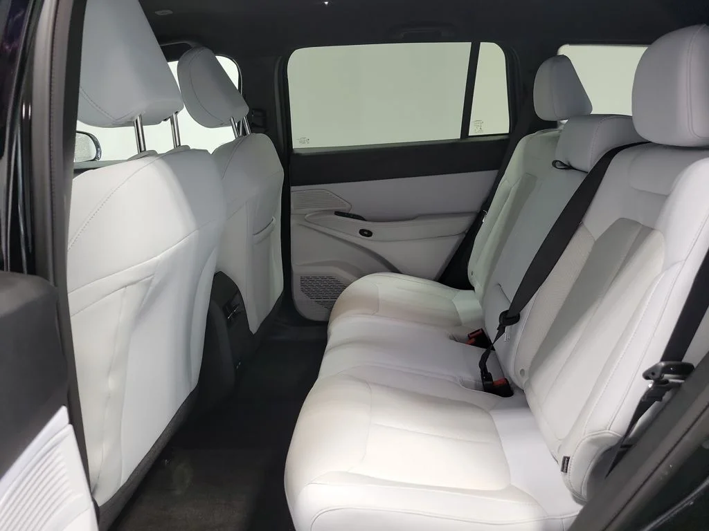 New 2026 Diamond Black Crystal Pearlcoat Jeep Laredo image 9