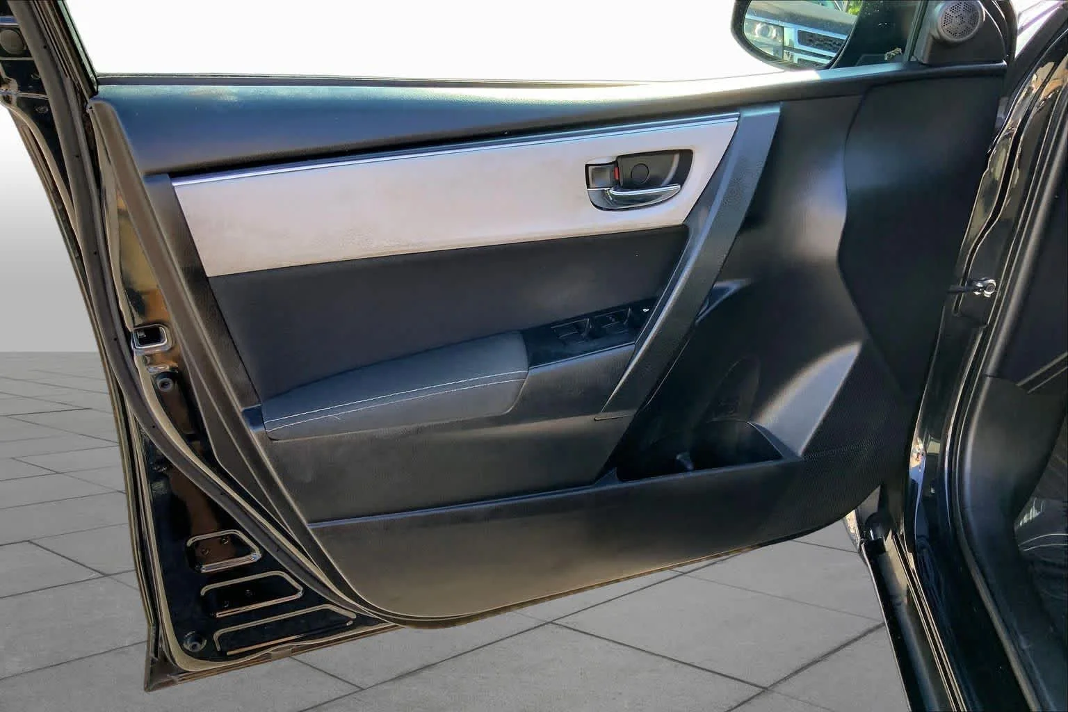 Used 2018 Black Sand Pearl Toyota L image 19